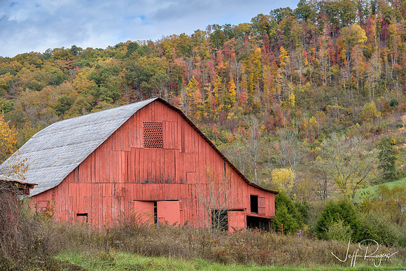 KY-Fall_Red_Barn8070