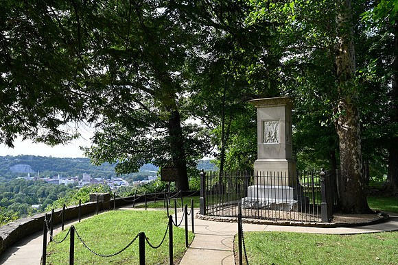 Boone_grave_FRankfort3377