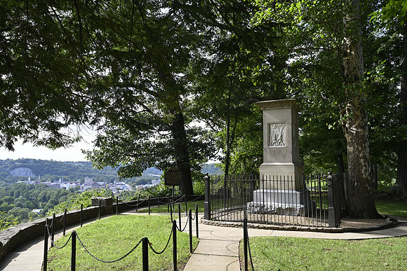 Boone_grave_FRankfort3377